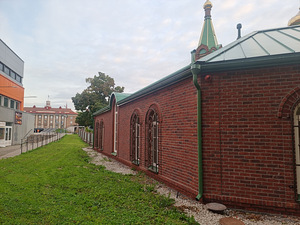 Погрузка кирпича. Заборы, столбы, фасад (2 фото из 7)
