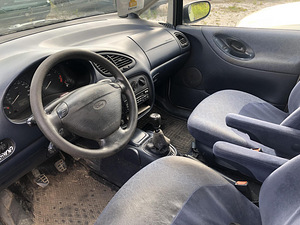 Ford Galaxy (3 foto / 5)