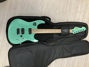 Elektrikitarr vintage v6m24 (1 foto / 10)