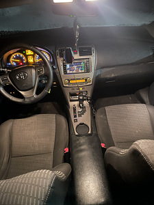 Toyota Avensis (7 foto / 10)
