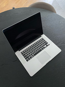 Apple MacBook Pro (Retina, 15-inch, Mid 2015) (1 foto / 9)