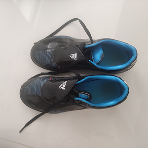 Продам футбольные кроссовки Adidas F10, размер 36 (2 фото из 2)