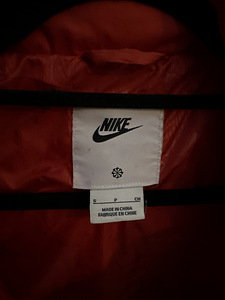 Жилет Nike (6 фото из 6)