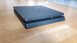 PS4 Slim 1 ТB + 2 пульта + Камера + 5 игр (5 фото из 7)
