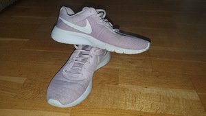 Lillad Nike tossud, suurus 37,5 (2 foto / 3)