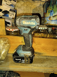 Ударный шуруповерт makita