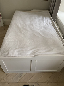 Кровать с матрасом (3 фото из 3)