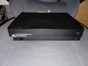 Xbox One X varuosadeks (2 foto / 4)