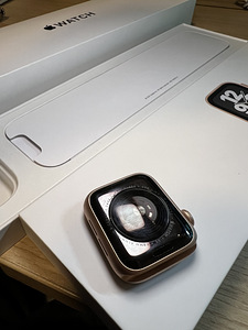 Apple Watch SE 40mm (Rose Gold Aluminum) (5 foto / 5)
