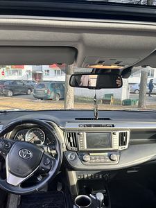 Toyota RAV4 (10 фото из 14)