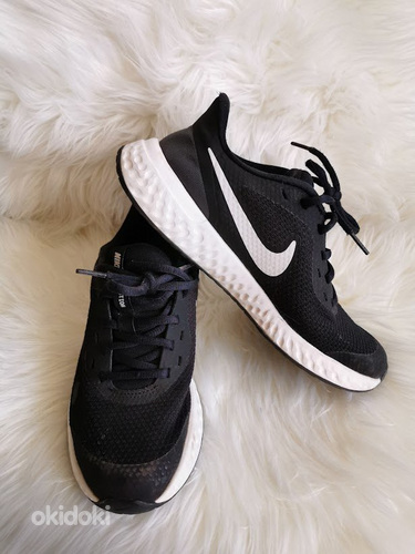 Nike Женские кроссовки Revolution 5 BQ5671-003 Черные кроссовки (фото #1)