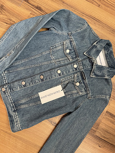 Новая джинсовая куртка Calvin Klein, размер S