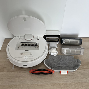 Xiaomi Mi Robot Vacuum-Mop P robottolmuimeja (2 foto / 2)