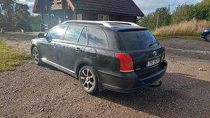 Toyota Avensis D-4D (2 foto / 12)