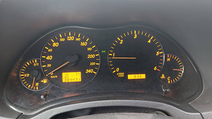 Toyota Avensis D-4D (9 foto / 12)