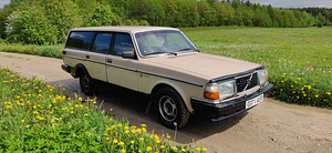 Volvo 245 (2 фото из 5)
