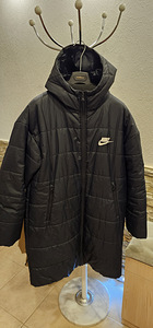 Nike kevadeks sobiv mantel, M suurus, oversized lõige. (1 foto / 2)