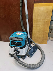Makita DVC860L (1 foto / 2)