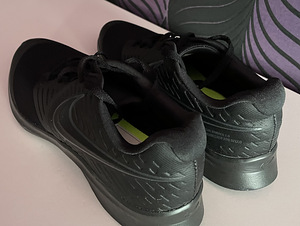 Кроссовки Nike (2 фото из 2)