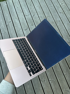 Macbook air m1 2020 256gb (4 foto / 7)