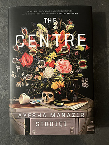 Raamat The Centre - Ayesha Manazir Siddiqi (1 foto / 3)