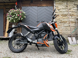 KTM Duke 125 2015 (2 foto / 5)