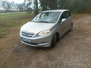 Honda FR-V (2 фото из 8)