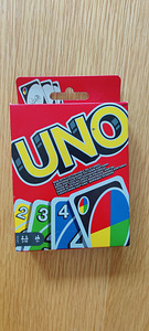 Uno card game. 6 languages. (1 foto / 2)