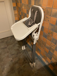 Laste kokkuklapitav söögitool (1 foto / 3)