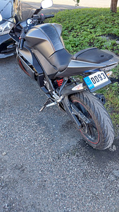 YAMAHA YZF-R125 2012 (4 foto / 9)