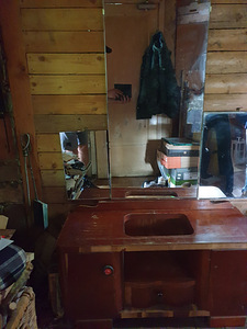 Старинный зеркальный шкаф