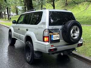 Toyota Land Cruiser (3 foto / 12)