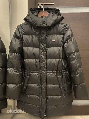Продам женскую зимнюю куртку Levis (фото #2)