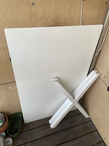 Стол IKEA бесплатно (1 фото из 3)
