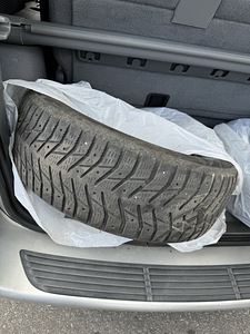Зимние шины 215/65R16 (3 фото из 3)