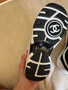 Кроссовки Chanel (2 фото из 3)