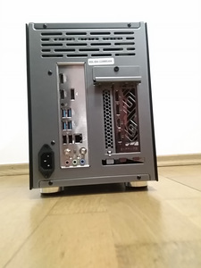 Ryzen 5 4650G/B450I/16GB RAM/SSD 500GB/RX 5700XT 8GB/ITX (7 foto / 9)