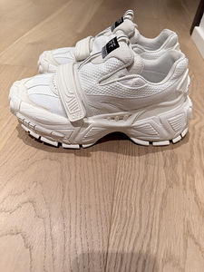 OFF-White tossud! (3 foto / 4)