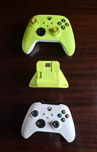 Xbox Series S + 2 контроллера + аккаунт (3 фото из 4)