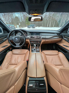 BMW 730 F01 (8 foto / 8)