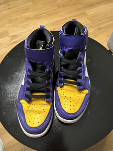 Jordan 1 Mid lackers (4 foto / 4)