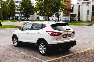 Nissan Qashqai 1.2 85kW (4 foto / 15)