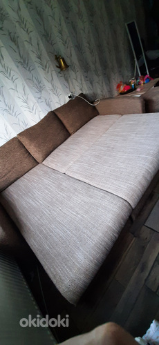 Угловой диван и столик под телевизор (фото #4)