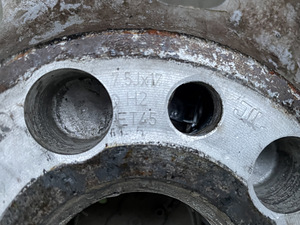 Литые диски Audi + шипованные шины 225/50 R17 (8 фото из 10)