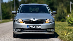Skoda Rapid (9 foto / 11)