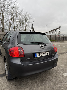 Toyota auris (4 foto / 12)