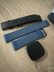 Умные часы Fitbit Versa 4 (2 фото из 4)