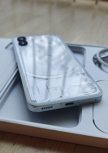 Nothing Phone 2 256GB (3 foto / 4)