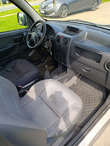 Auto Citroen Berlingo (13 foto / 15)