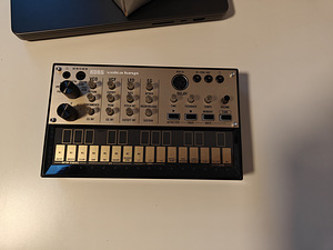 Аналоговый синтезатор Korg Volca Keys (2 фото из 4)